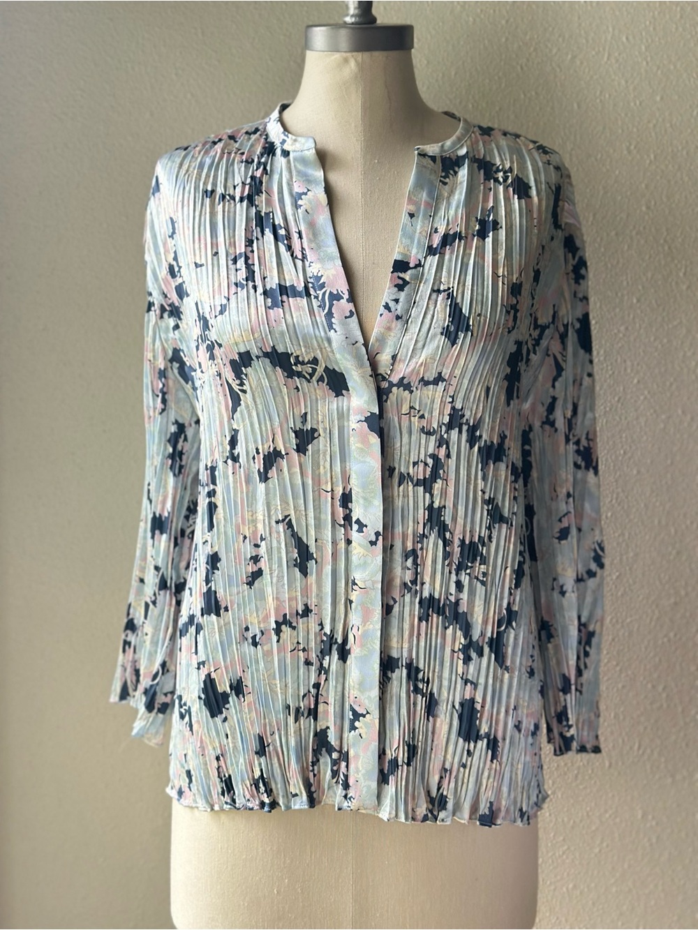 NWT VINCE Top Lotus Pleated Floral Crinkle Blue Pink Blouse Button Down L